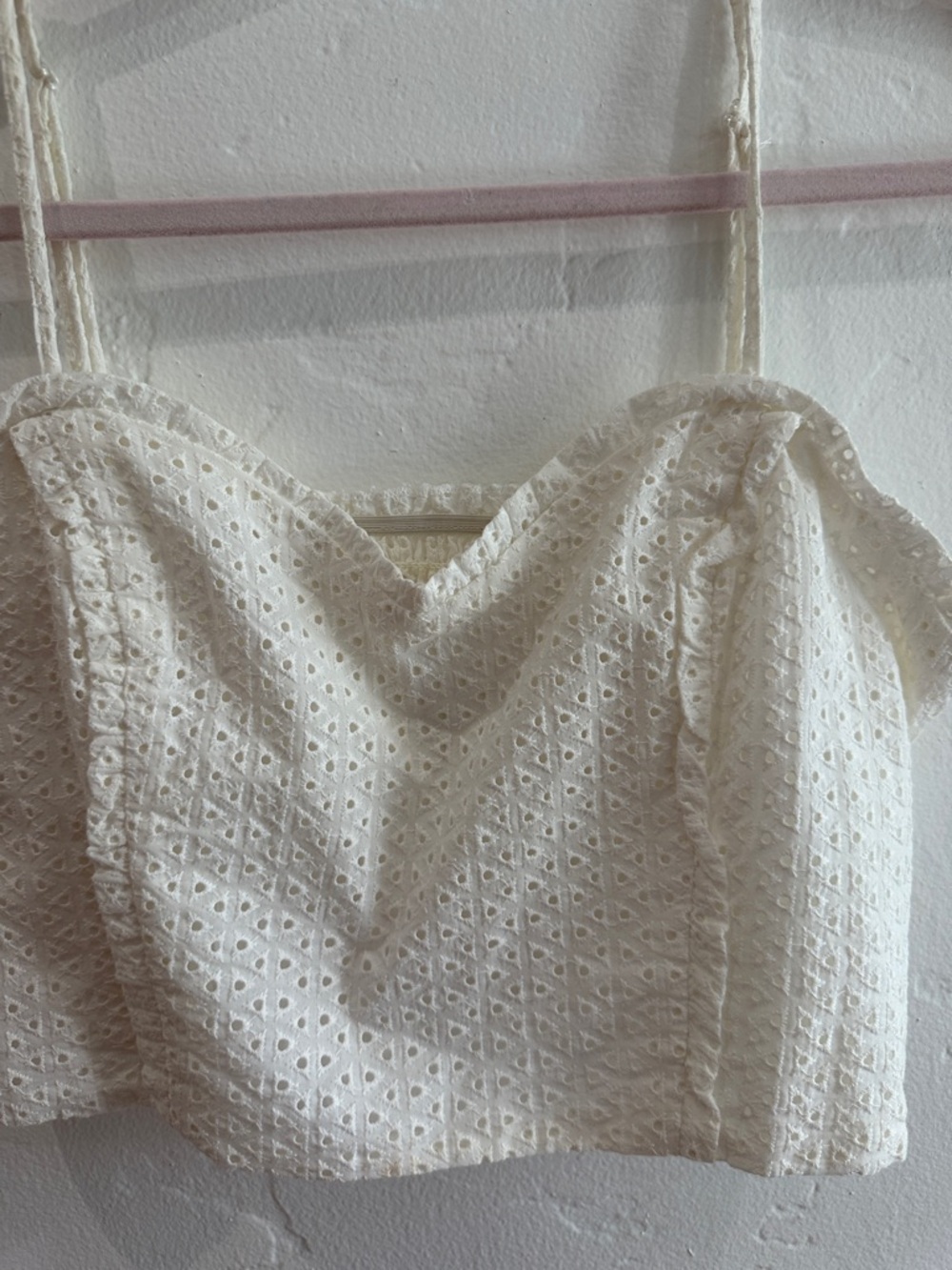 Avec Les Filles White Eyelet Cropped Cami Top - Picture 4 of 4